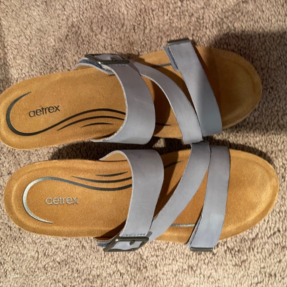 Aetrex size 8 heeled sandals